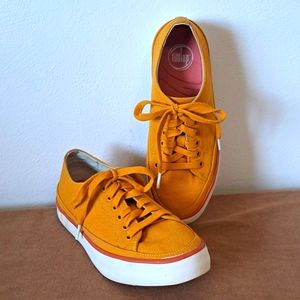 Fitflop canvas shoes gold size 6 tennis casual.